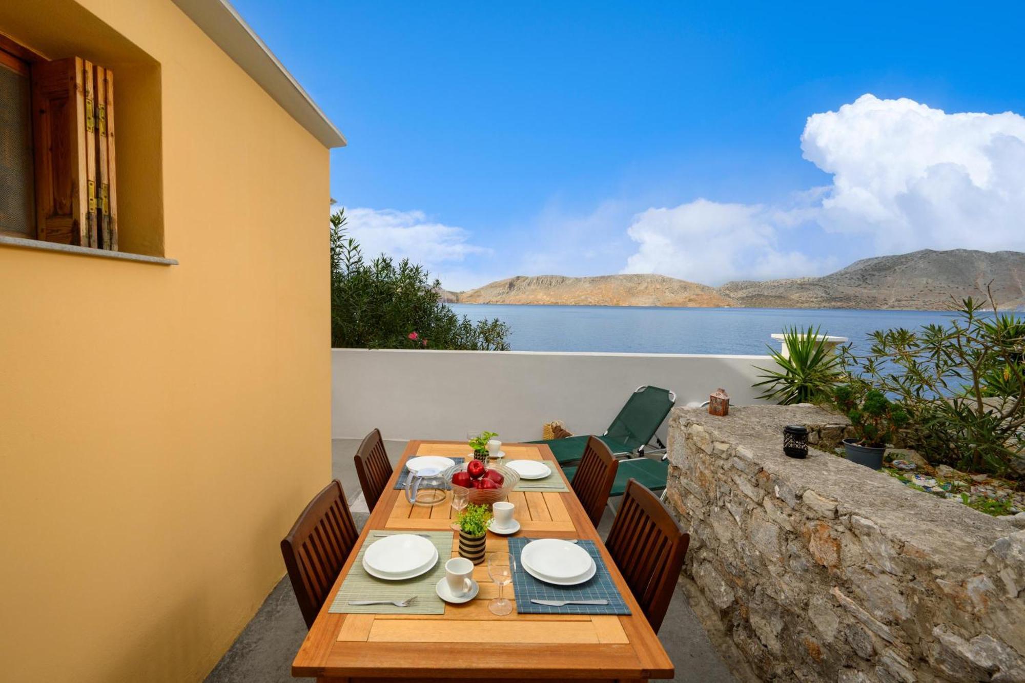 Over The Sea Apartments Đảo Sými Ngoại thất bức ảnh