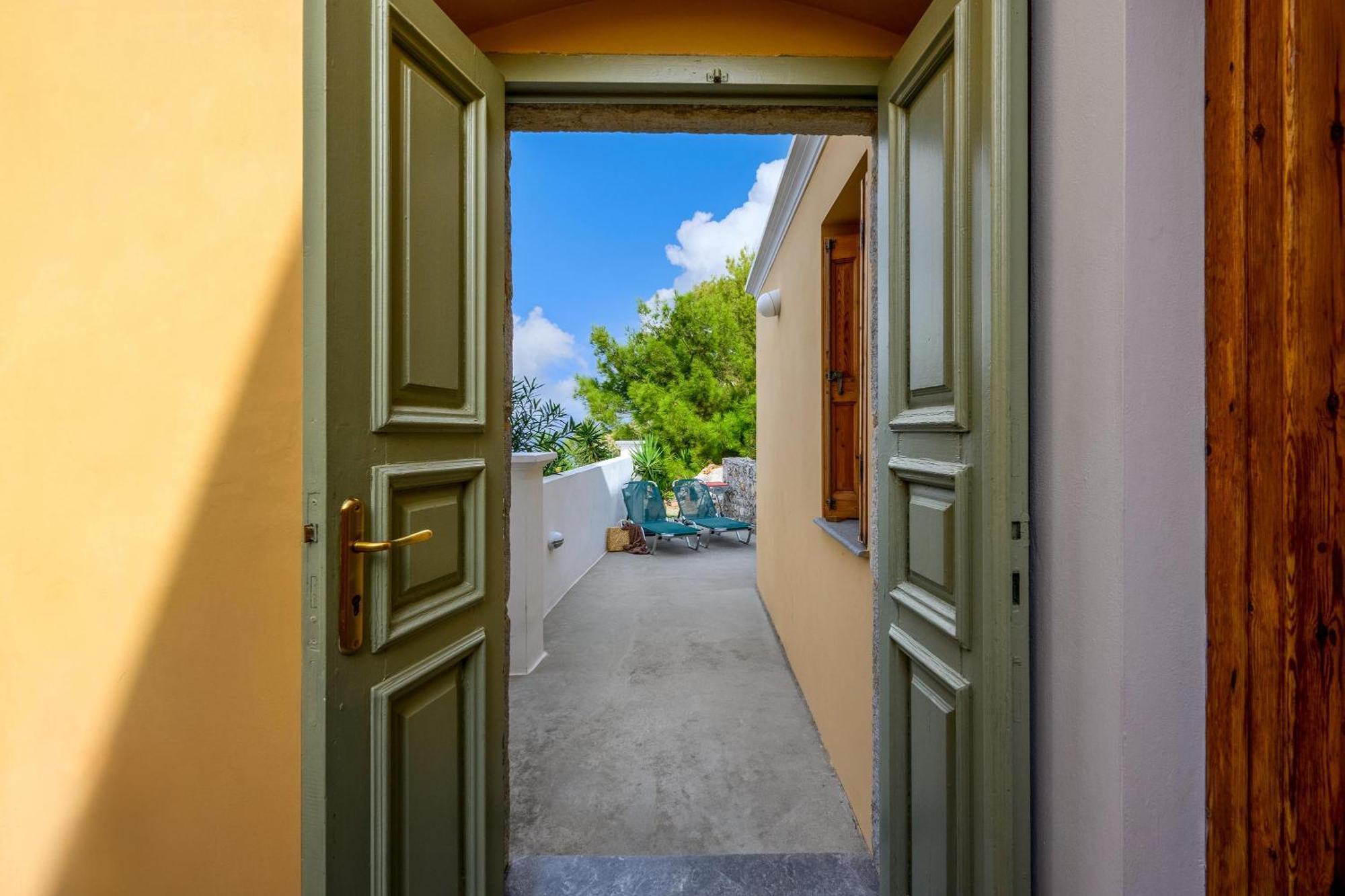 Over The Sea Apartments Đảo Sými Ngoại thất bức ảnh